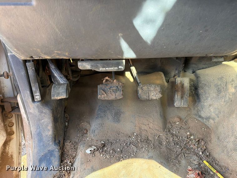 image for item DV8683 1999 Ford F450 bucket truck