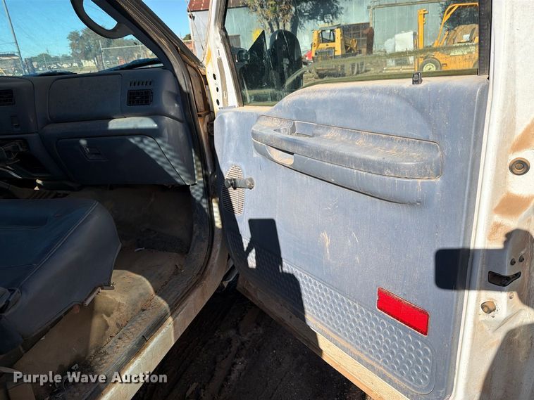 image for item DV8683 1999 Ford F450 bucket truck