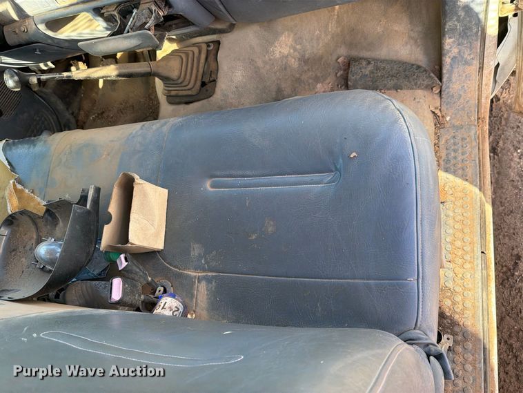 image for item DV8683 1999 Ford F450 bucket truck