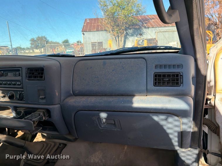 image for item DV8683 1999 Ford F450 bucket truck