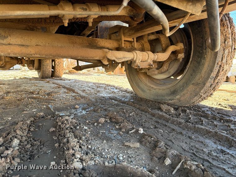 image for item DV8683 1999 Ford F450 bucket truck