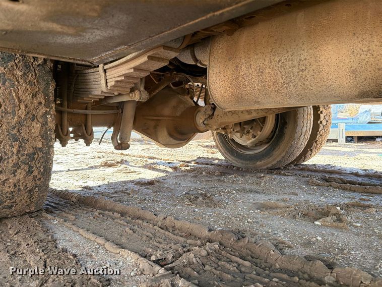 image for item DV8683 1999 Ford F450 bucket truck