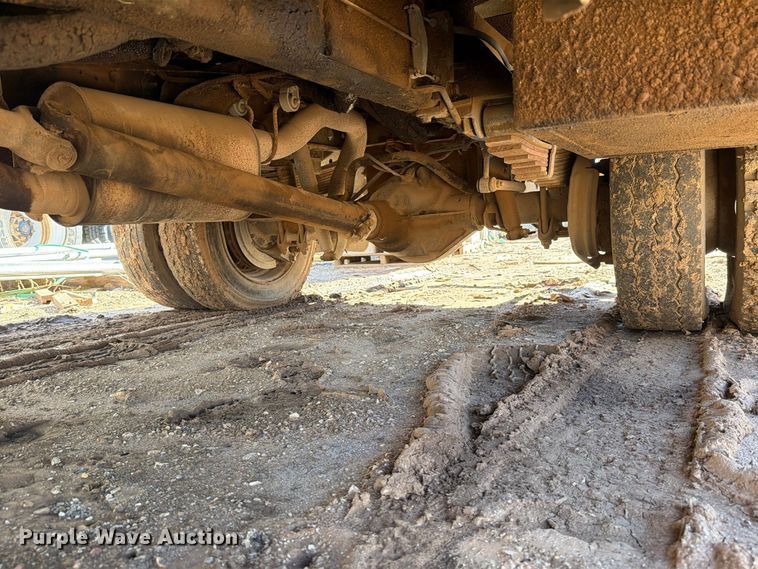 image for item DV8683 1999 Ford F450 bucket truck