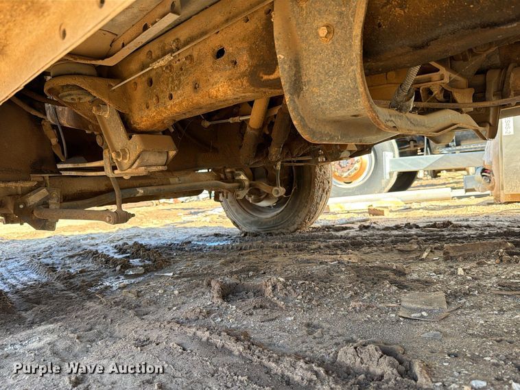 image for item DV8683 1999 Ford F450 bucket truck