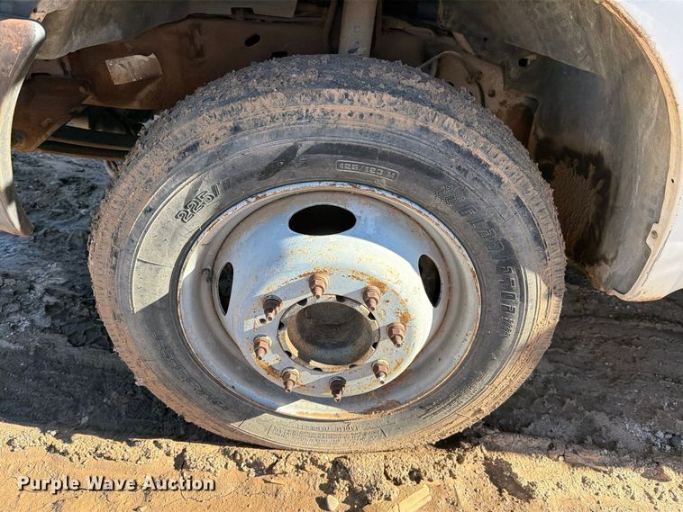 image for item DV8683 1999 Ford F450 bucket truck