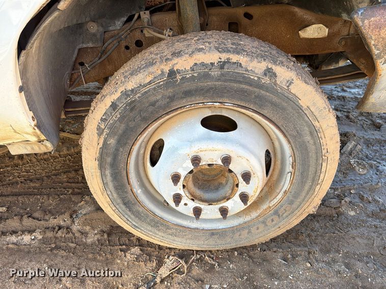 image for item DV8683 1999 Ford F450 bucket truck