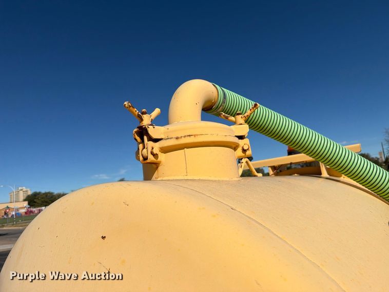 image for item DV8686 2000 Vermeer E550 vacuum excavator