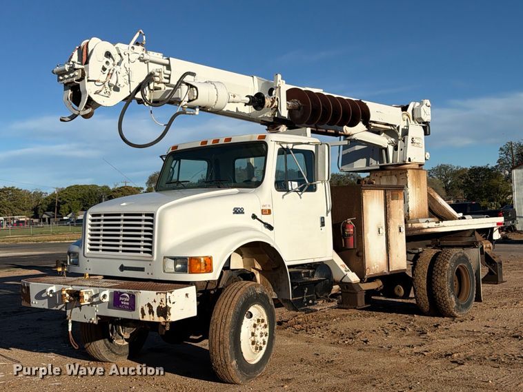 image for item DV8688 2001 International 4700 digger derrick truck