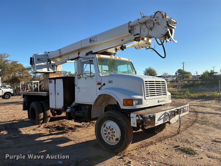 image for item DV8688 2001 International 4700 digger derrick truck