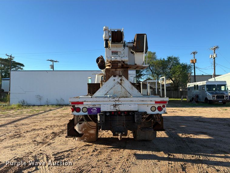 image for item DV8688 2001 International 4700 digger derrick truck