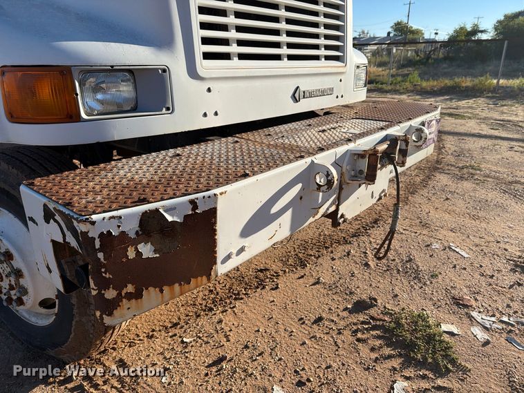 image for item DV8688 2001 International 4700 digger derrick truck