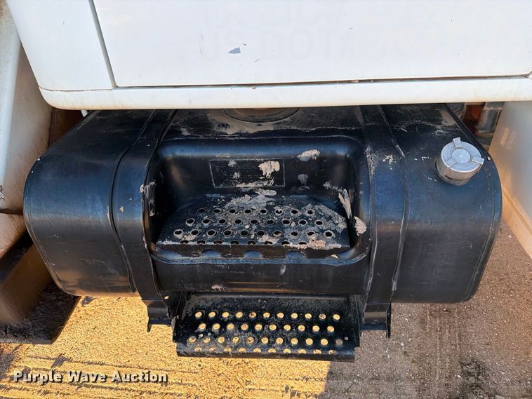 image for item DV8688 2001 International 4700 digger derrick truck