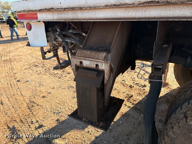 image for item DV8688 2001 International 4700 digger derrick truck