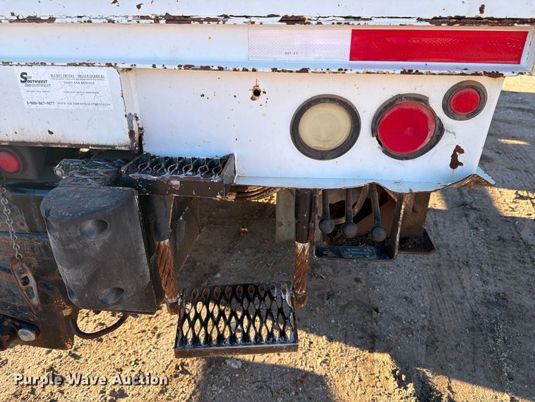 image for item DV8688 2001 International 4700 digger derrick truck
