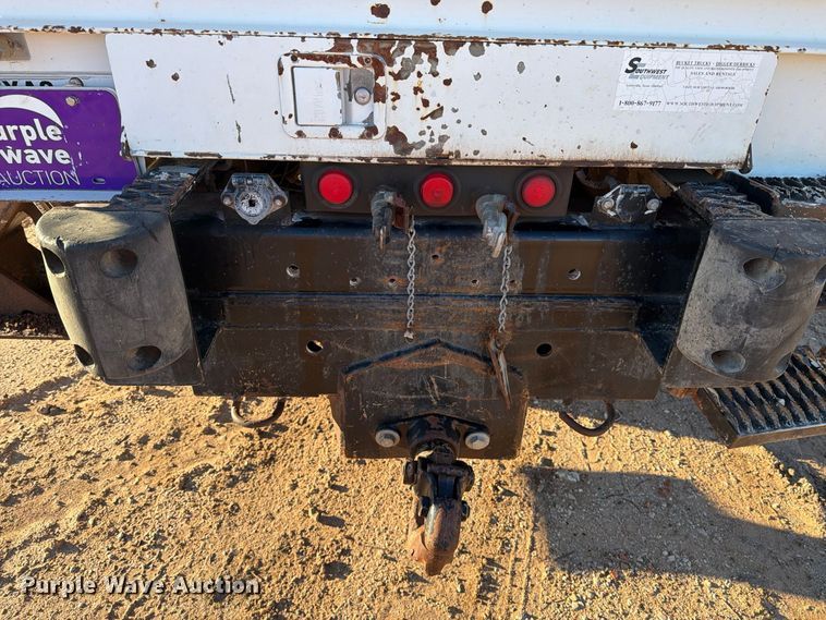 image for item DV8688 2001 International 4700 digger derrick truck