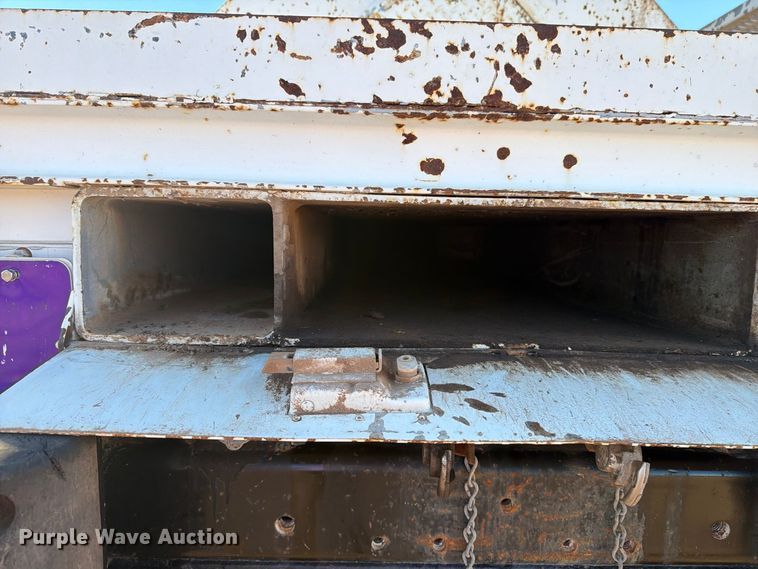 image for item DV8688 2001 International 4700 digger derrick truck