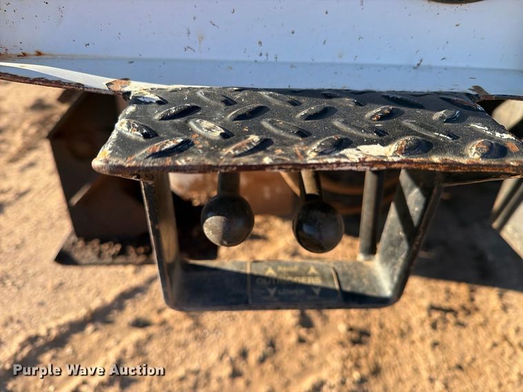 image for item DV8688 2001 International 4700 digger derrick truck