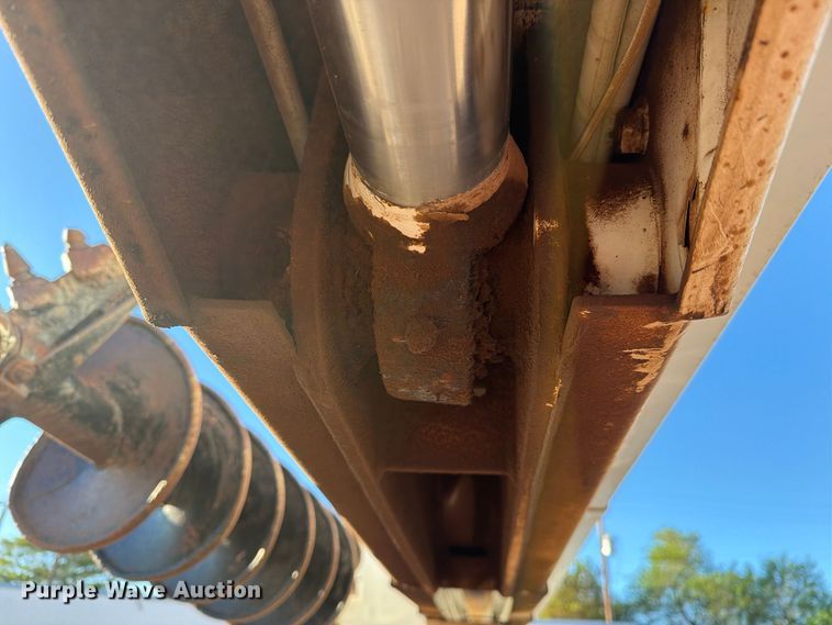 image for item DV8688 2001 International 4700 digger derrick truck