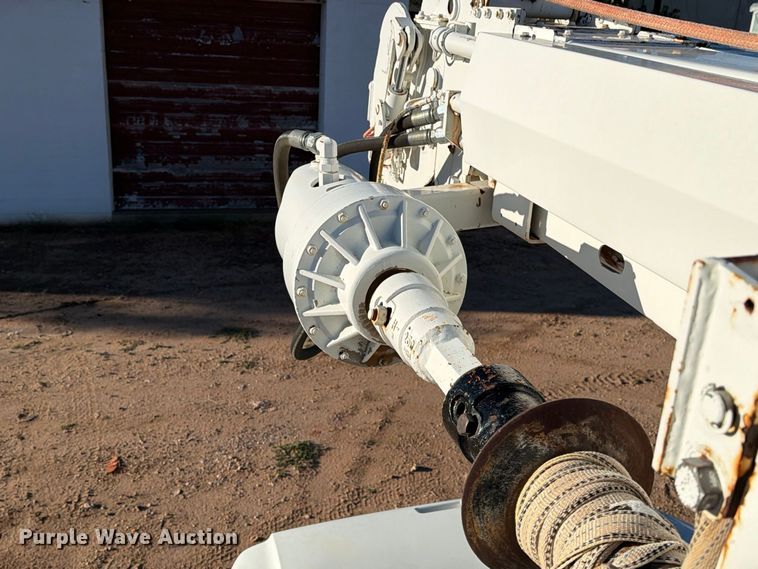 image for item DV8688 2001 International 4700 digger derrick truck