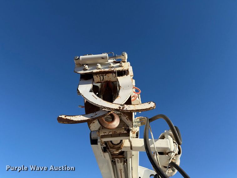 image for item DV8688 2001 International 4700 digger derrick truck