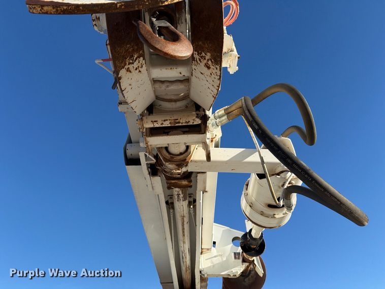 image for item DV8688 2001 International 4700 digger derrick truck