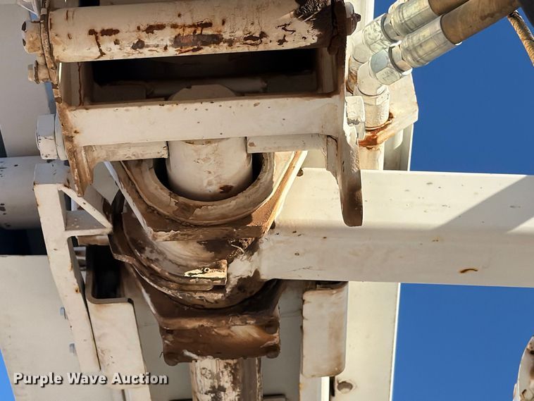 image for item DV8688 2001 International 4700 digger derrick truck