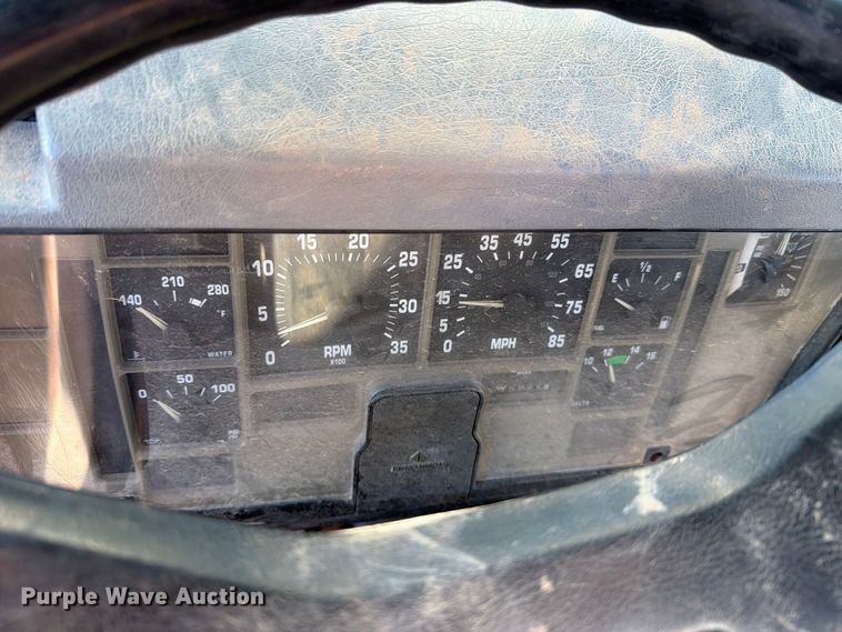 image for item DV8688 2001 International 4700 digger derrick truck
