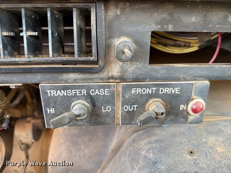 image for item DV8688 2001 International 4700 digger derrick truck