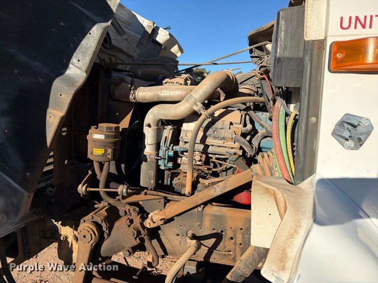 image for item DV8688 2001 International 4700 digger derrick truck