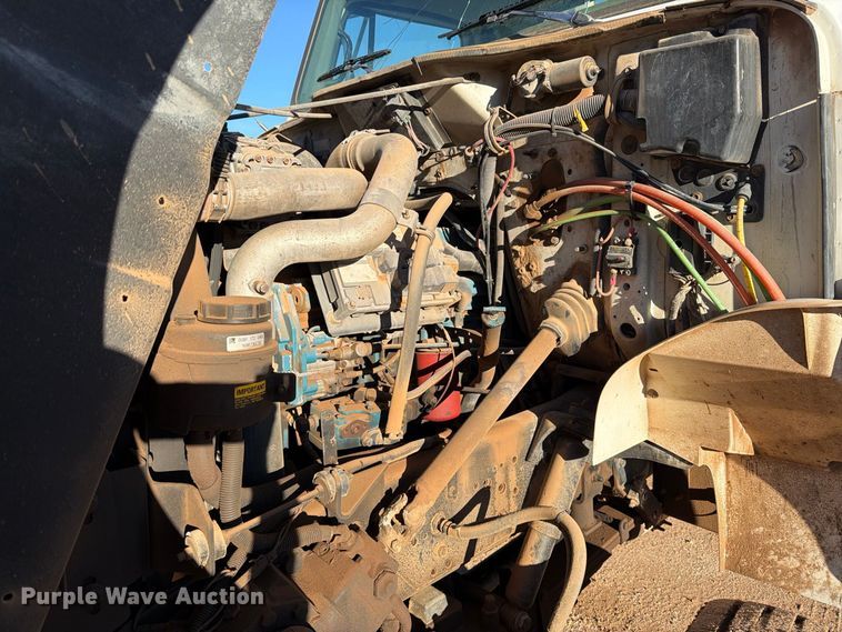 image for item DV8688 2001 International 4700 digger derrick truck