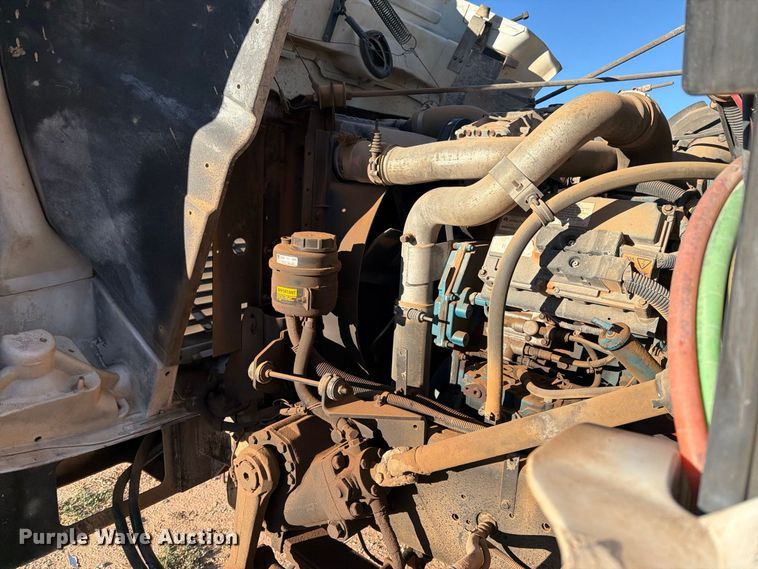image for item DV8688 2001 International 4700 digger derrick truck