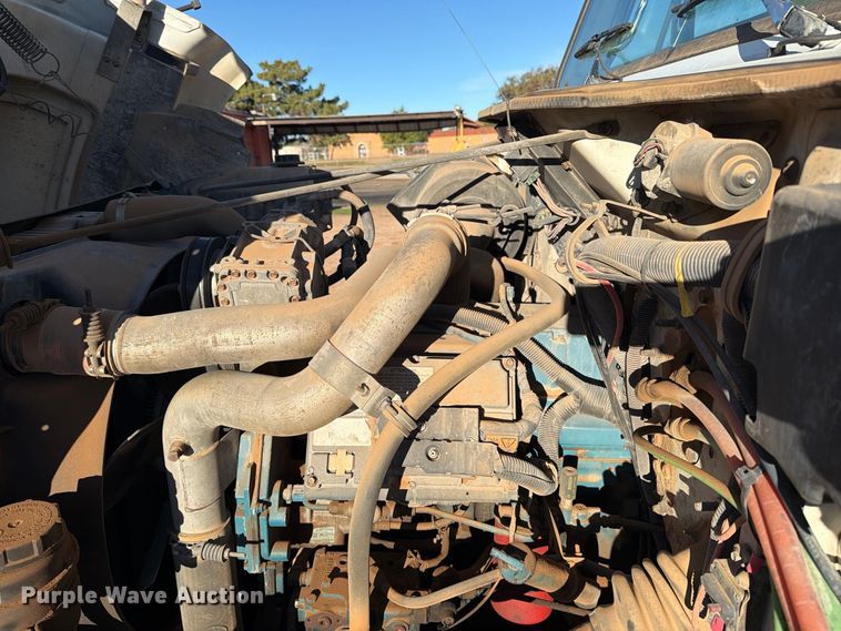 image for item DV8688 2001 International 4700 digger derrick truck