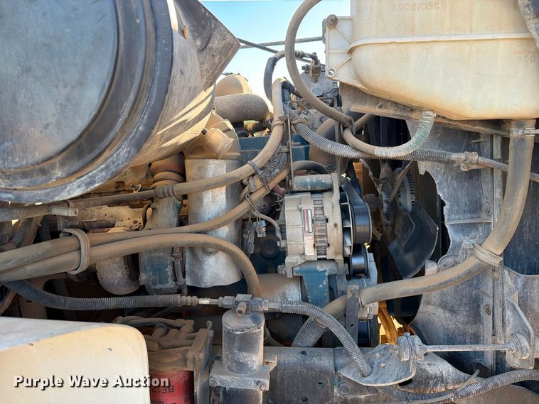 image for item DV8688 2001 International 4700 digger derrick truck