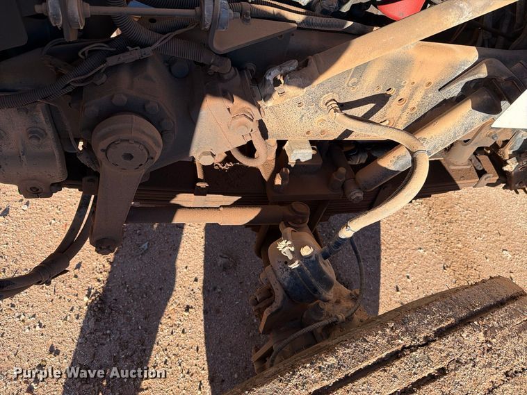 image for item DV8688 2001 International 4700 digger derrick truck