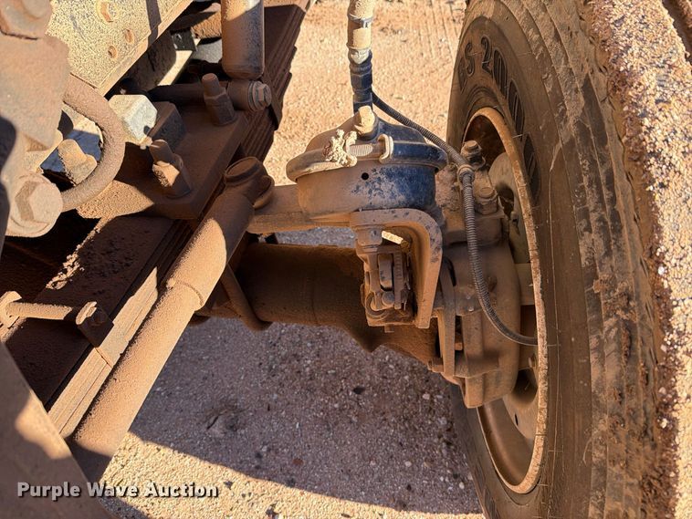 image for item DV8688 2001 International 4700 digger derrick truck