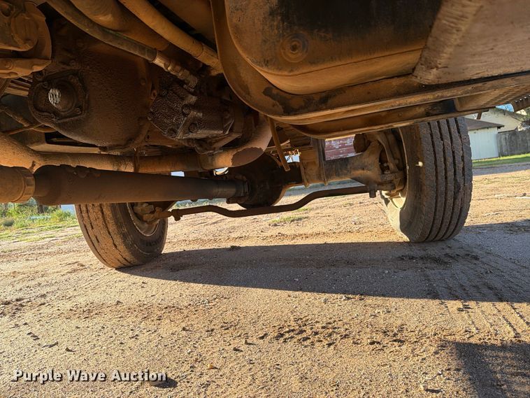 image for item DV8688 2001 International 4700 digger derrick truck