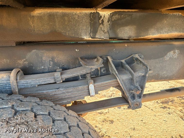 image for item DV8688 2001 International 4700 digger derrick truck