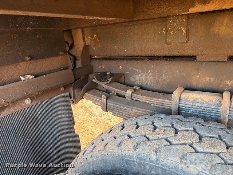 image for item DV8688 2001 International 4700 digger derrick truck