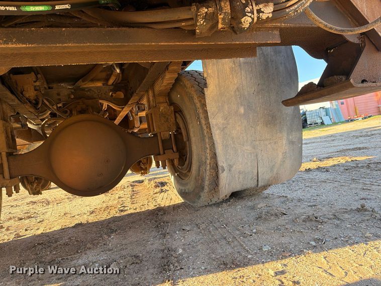 image for item DV8688 2001 International 4700 digger derrick truck