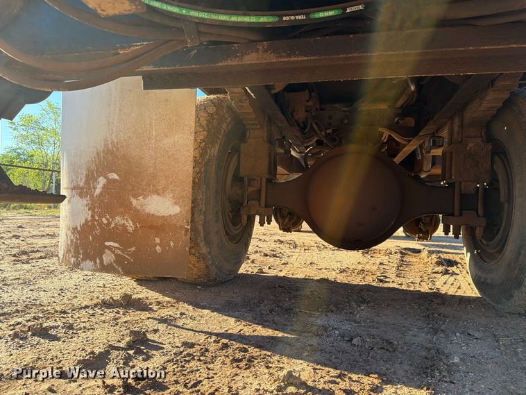 image for item DV8688 2001 International 4700 digger derrick truck