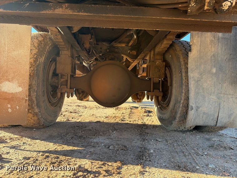 image for item DV8688 2001 International 4700 digger derrick truck