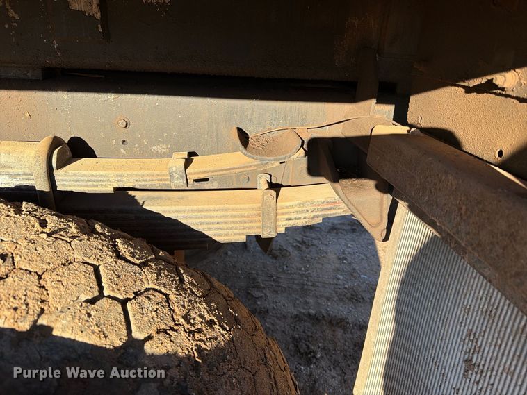 image for item DV8688 2001 International 4700 digger derrick truck