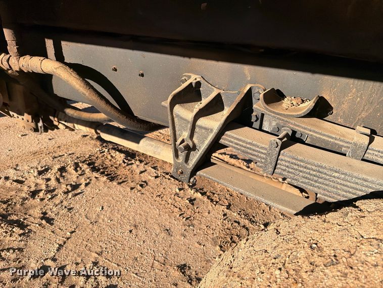 image for item DV8688 2001 International 4700 digger derrick truck
