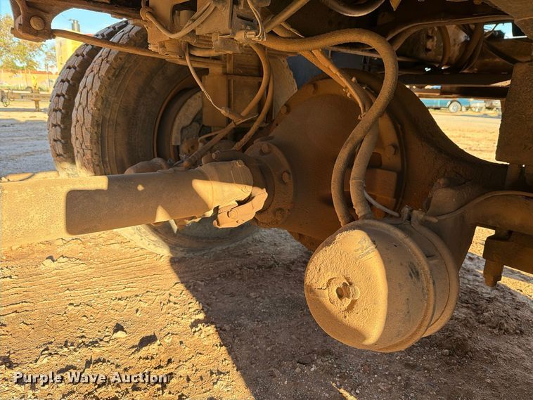 image for item DV8688 2001 International 4700 digger derrick truck