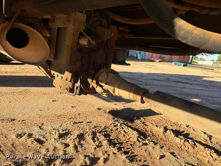 image for item DV8688 2001 International 4700 digger derrick truck