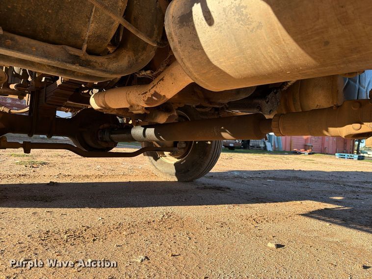 image for item DV8688 2001 International 4700 digger derrick truck