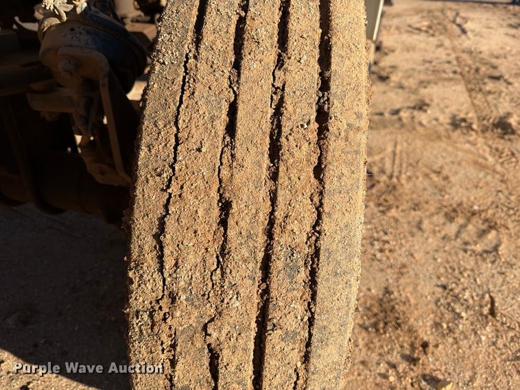 image for item DV8688 2001 International 4700 digger derrick truck