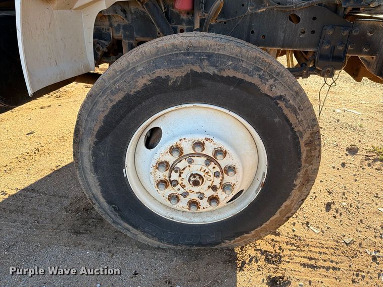 image for item DV8688 2001 International 4700 digger derrick truck