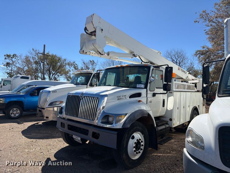 image for item DV8689 2006 International WorkStar 7300 bucket truck