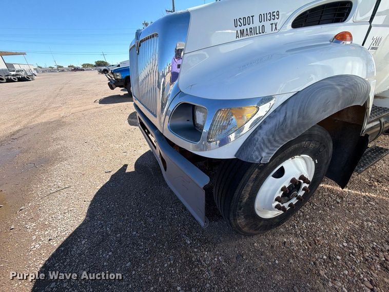 image for item DV8689 2006 International WorkStar 7300 bucket truck